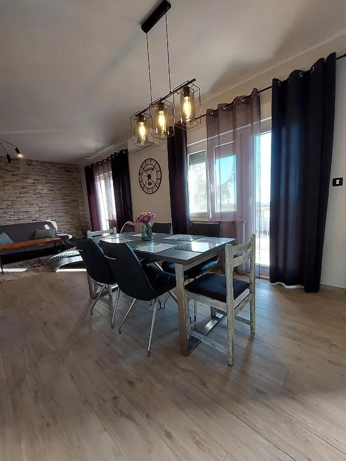 Family Apartment Cathy Galižana Kroatien