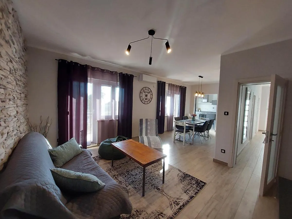 Family Apartment Cathy Galižana