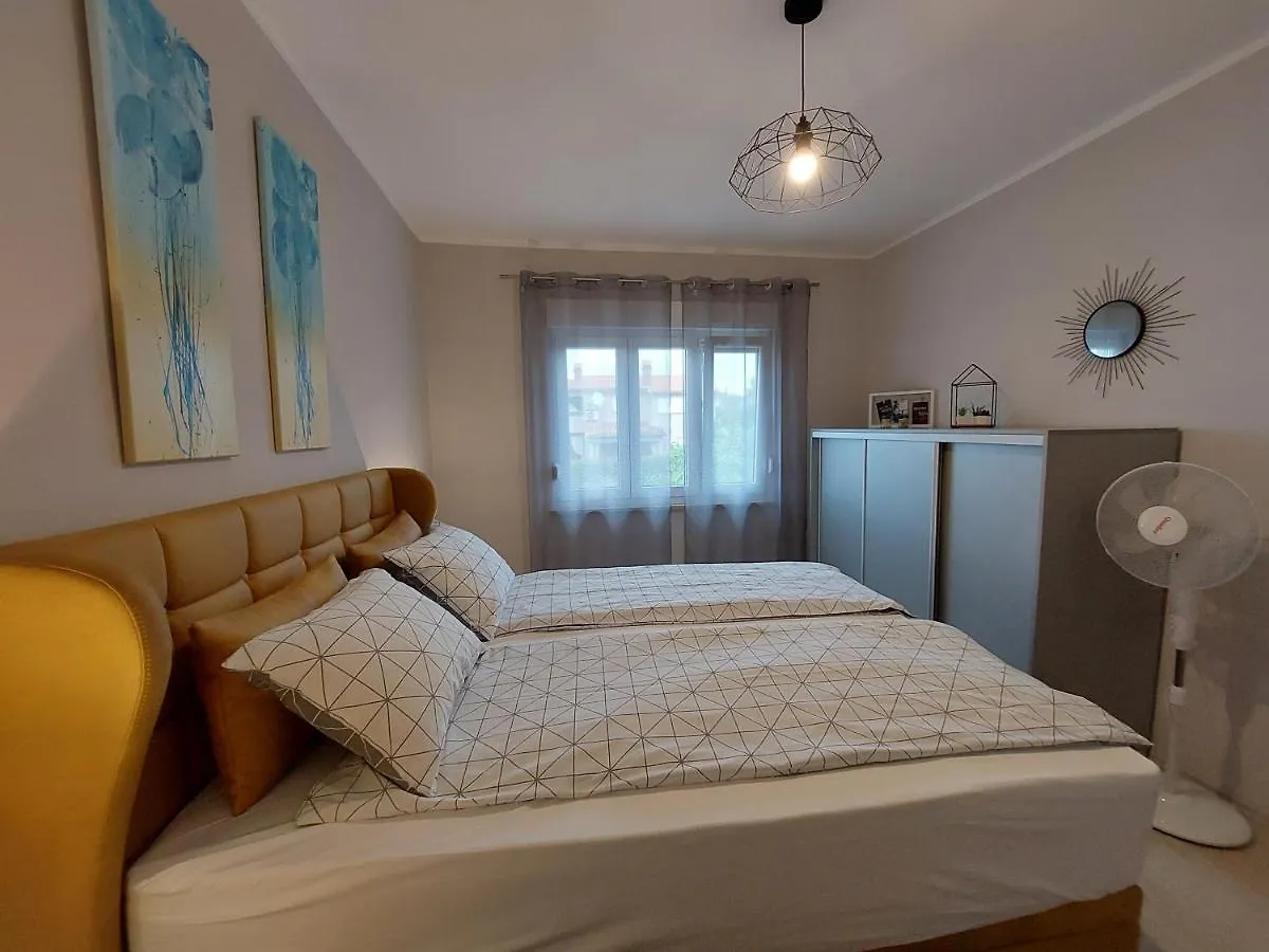 Family Apartment Cathy Galižana 0*,